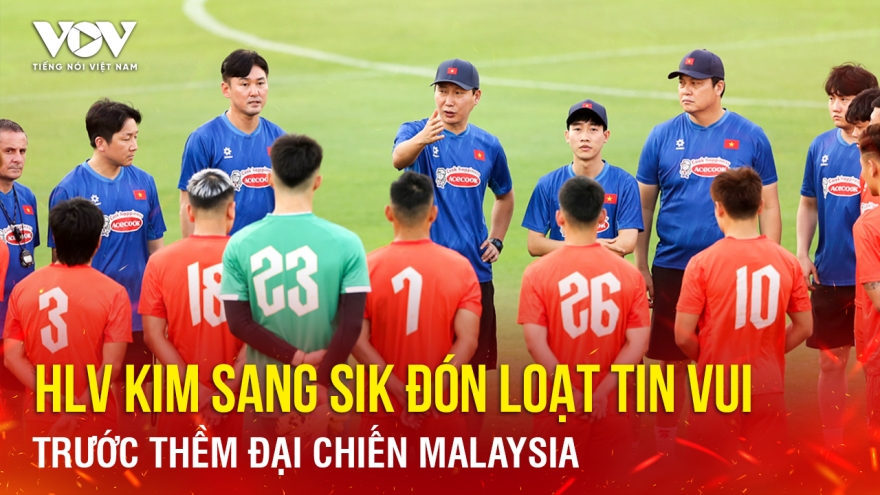 Tin bóng đá 8-2: HLV Kim Sang Sik đón loạt tin vui trước thềm đại chiến Malaysia